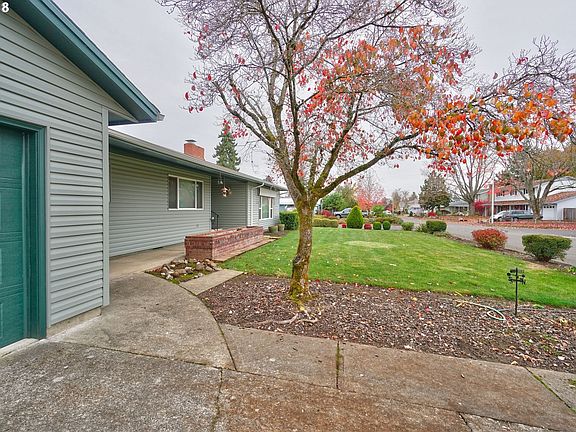 2nd image of 418 NE 17th Ave