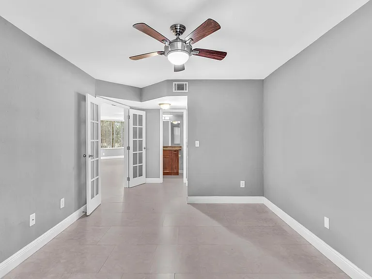 2881 N Oakland Forest Dr #105 — Photo 33