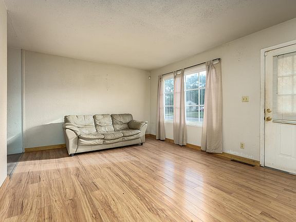 3rd image of 803 Washington Ave N