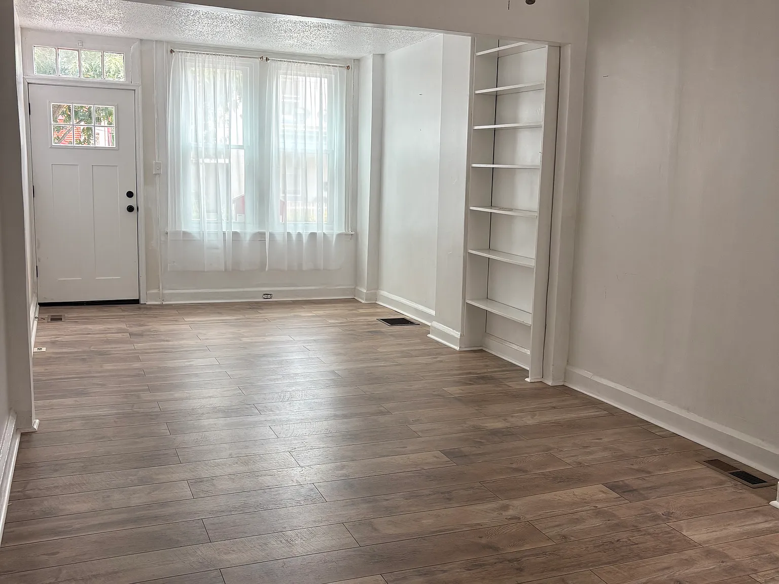 4 bed, 1.5 bath, 1542 sqft, $3,000 — Photo 2