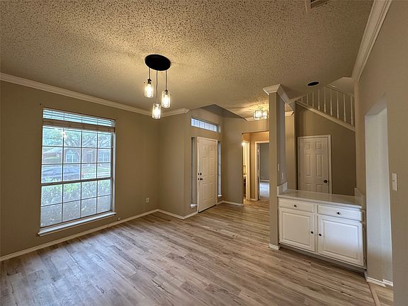 5th image of 1901 Walters Dr