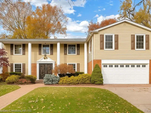 2154 Babcock Dr, Troy, MI 48084