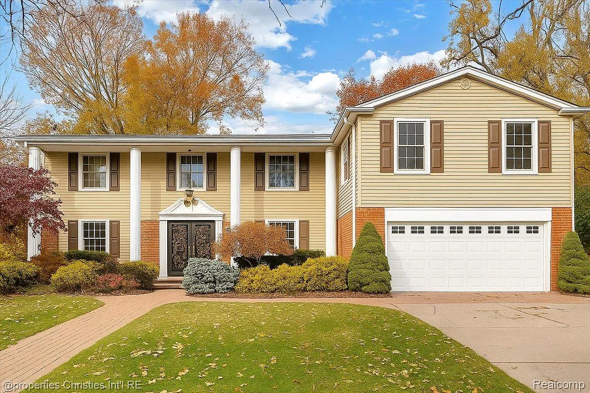 2154 Babcock Dr photo 1