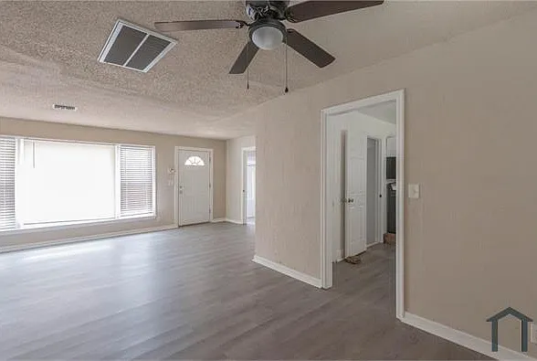 3 bed, 1261 sqft, $1,375 — Photo 3