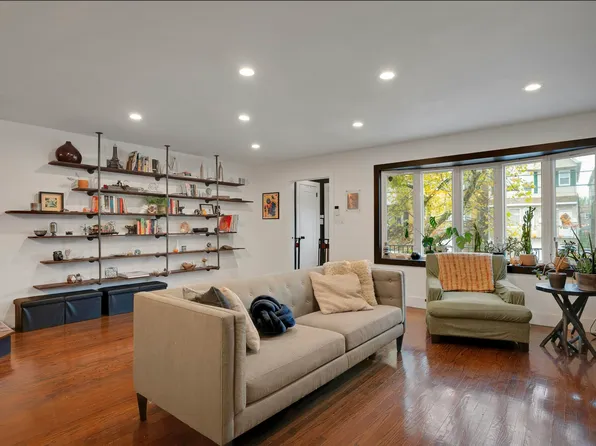 149 West 30th Street image 2 of 26