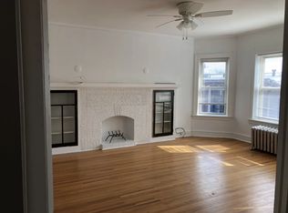 2052 W Fargo Ave APT 3D, Chicago, IL 60645