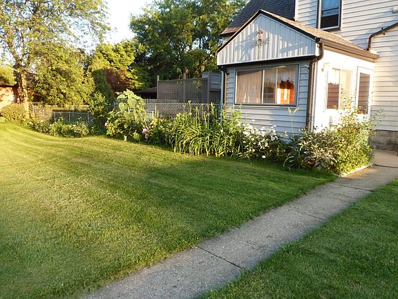 2nd image of 24473 Laurel St