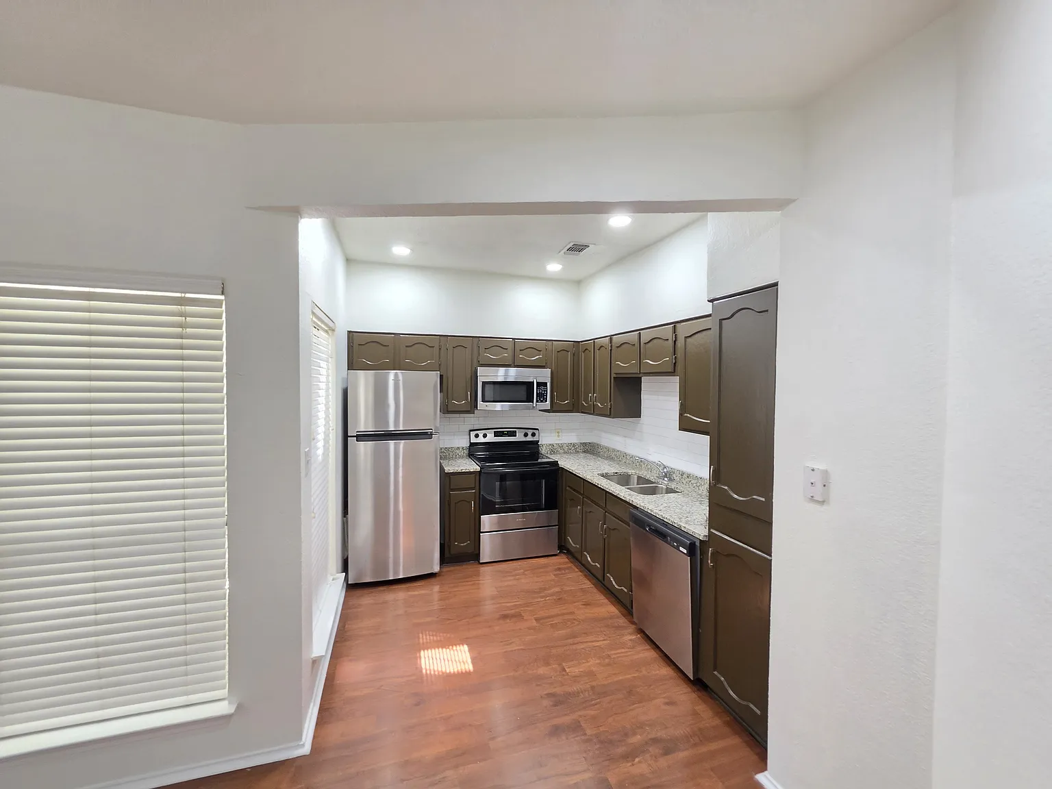 1 bed, 573 sqft, $1,195 — Photo 3