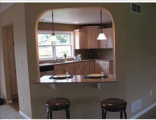 4th image of 105 N Hazelnut Dr