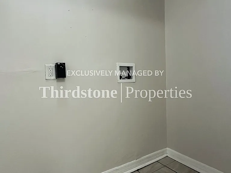 1173 W 27th St — Photo 12