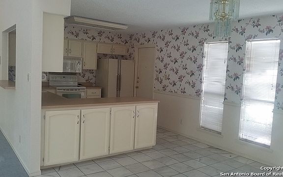 3rd image of 6102 Desert Trail St