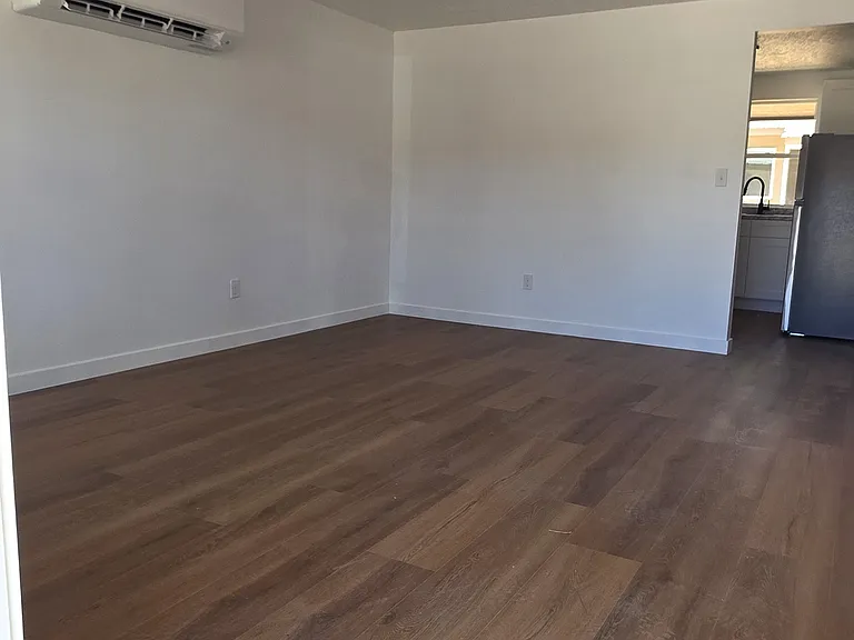 469 W 2nd St #1 — Photo 6