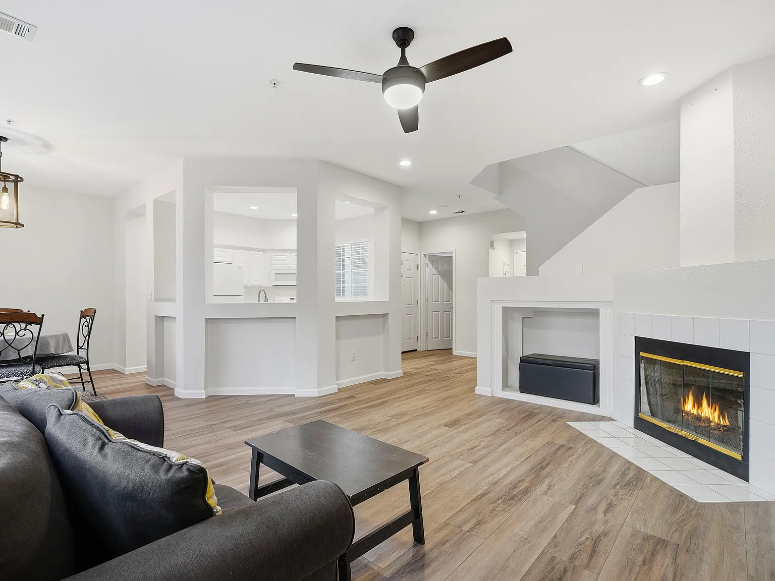 2 bed, 2.5 bath, 1387 sqft, $3,800 — Photo 4