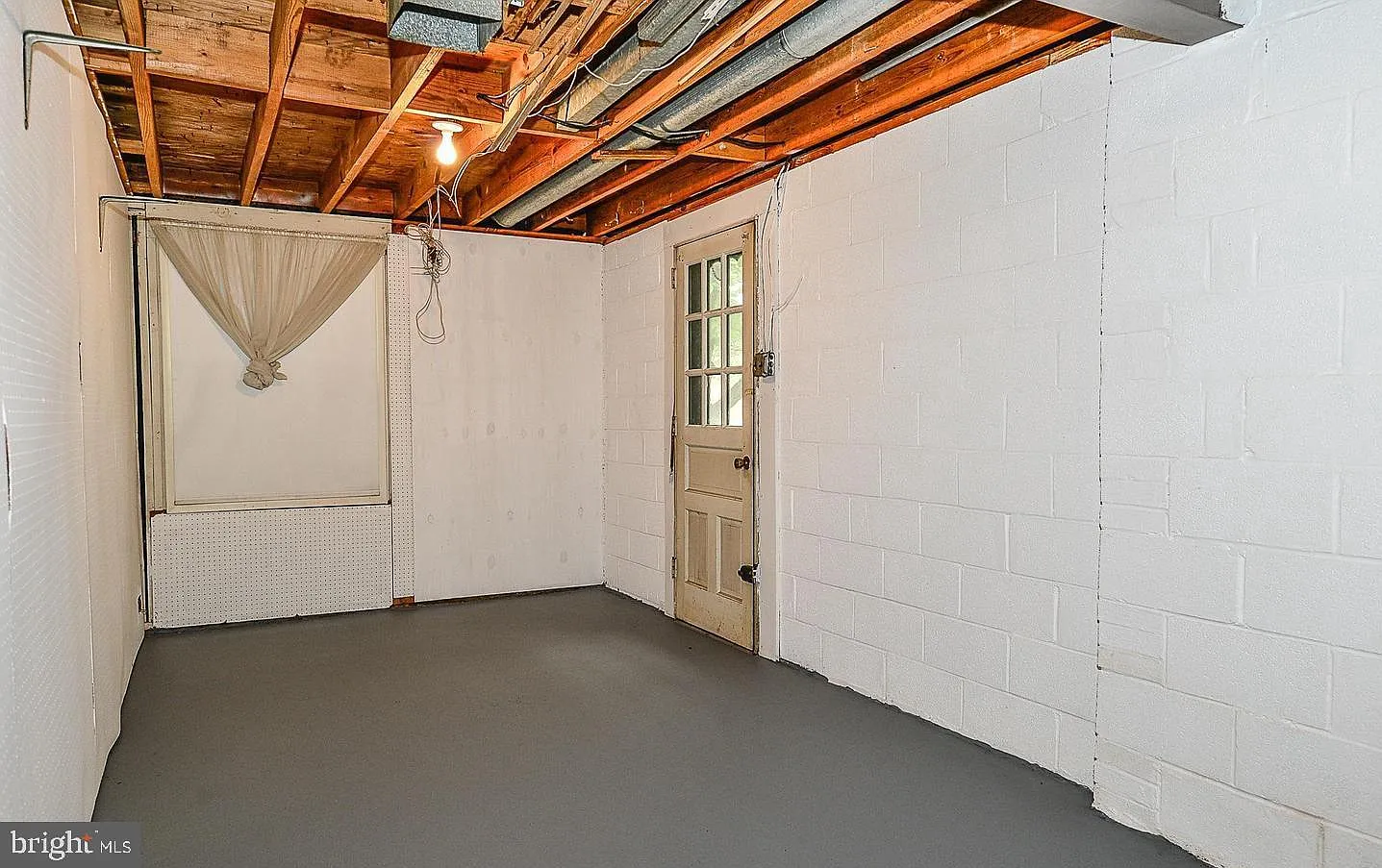 4 bed, 2.0 bath, 1348 sqft, $3,600 — Photo 2