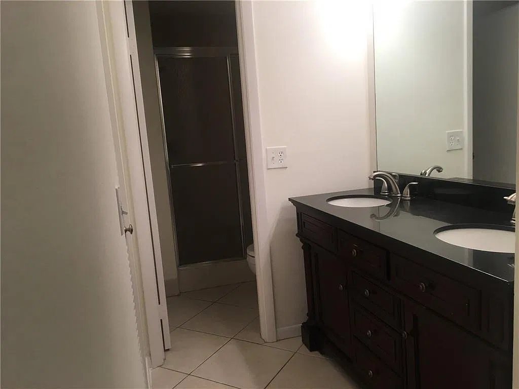 2 bed, 2.0 bath, 1150 sqft, $2,200 — Photo 4