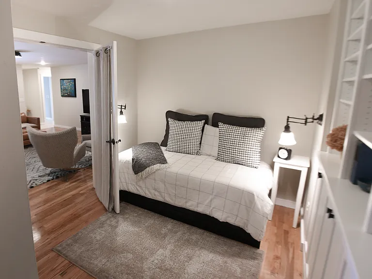 1003 N Marshall St — Photo 25