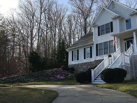 3rd image of 479 Lake Laurel Dr