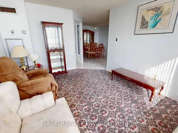 12 Laurelcrest St #907, Brampton, ON L6S 5Y4