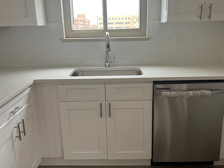 Virginia Mae Apartments — Photo 8