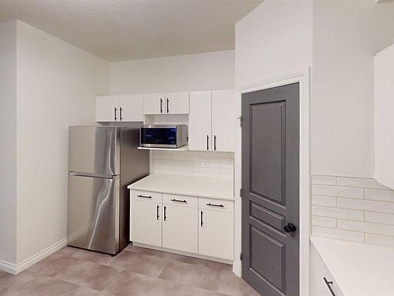 4th image of 138 N 18th Ave SE #203