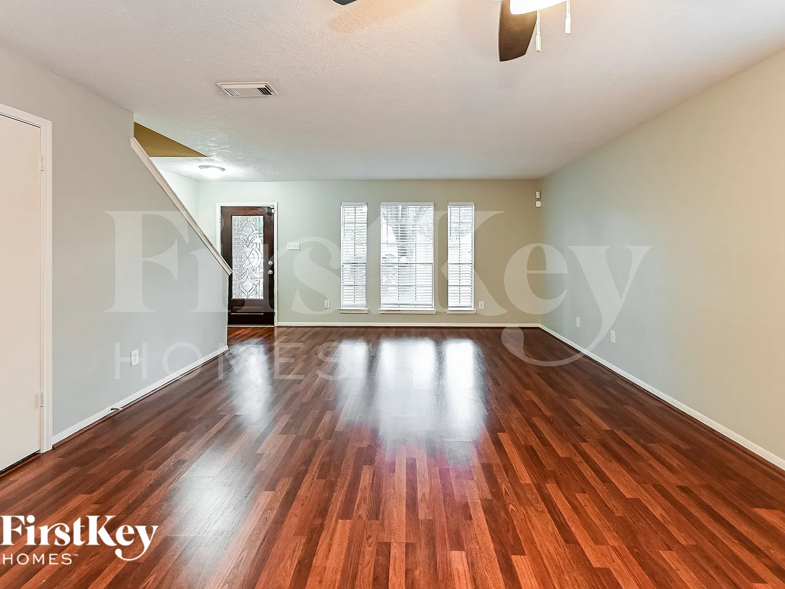 4 bed, 2.5 bath, 2341 sqft, $2,000 — Photo 3