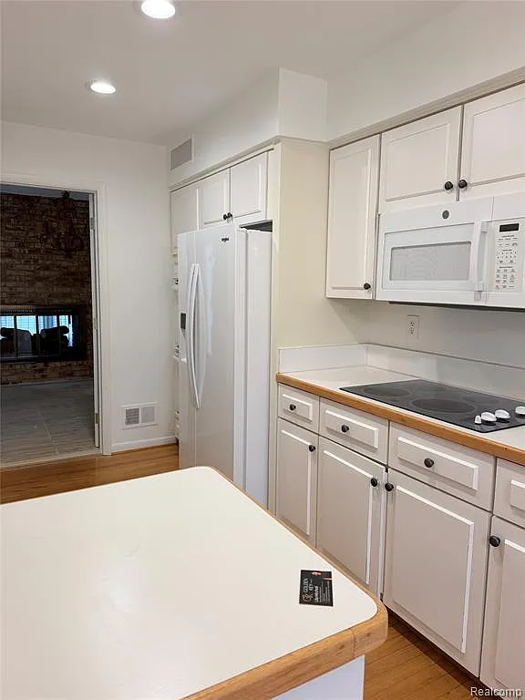 2 bed, 2.0 bath, 1730 sqft, $2,650 — Photo 3