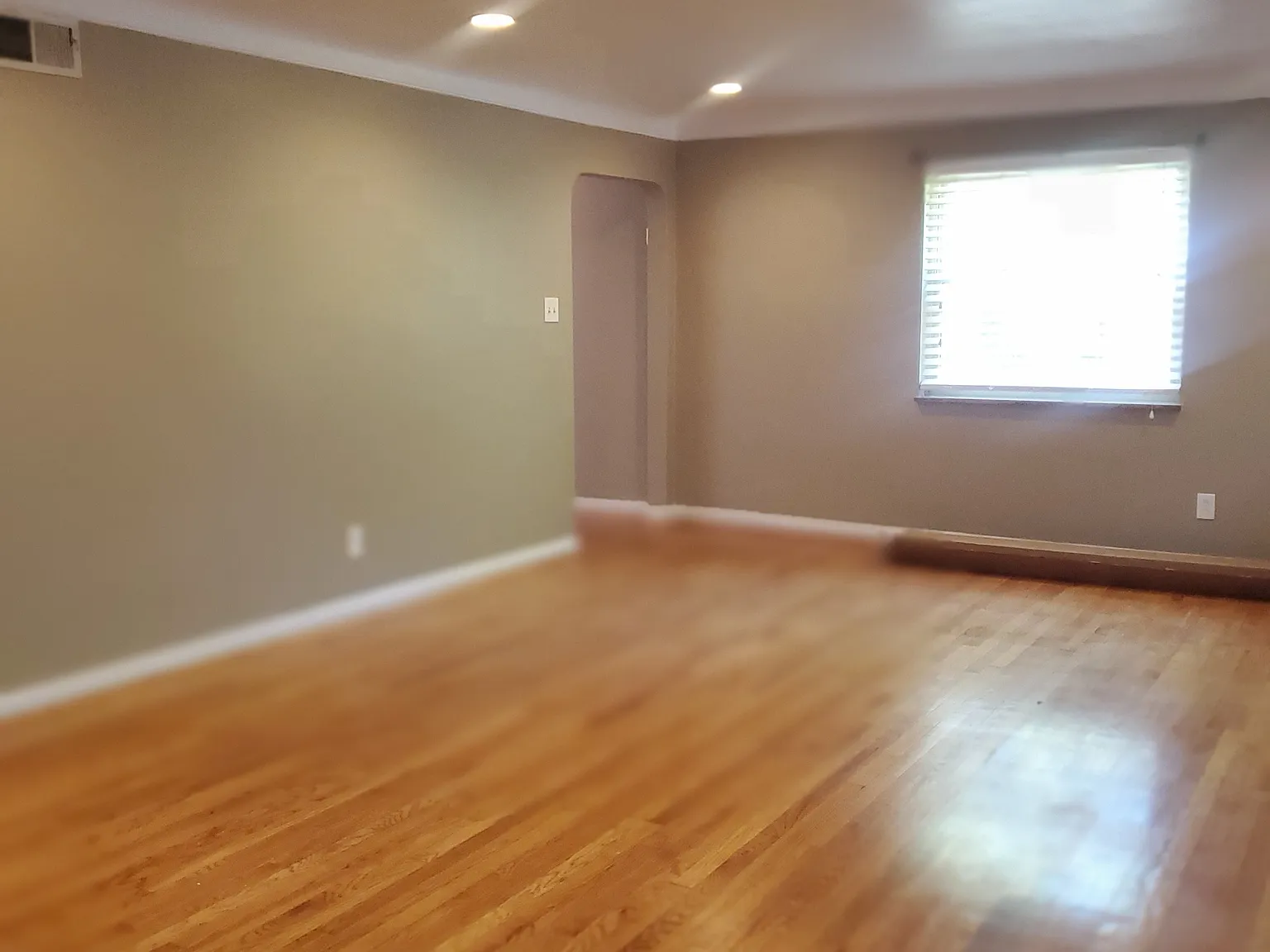 4 bed, 2.5 bath, 2116 sqft, $2,200 — Photo 4