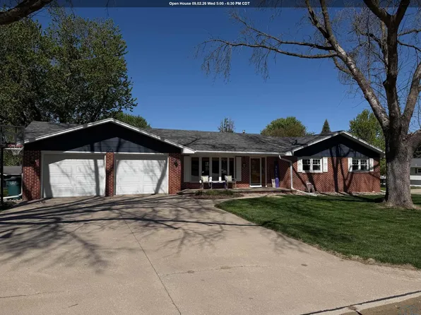 202 Kansas Ave SW, Orange City, IA 51041