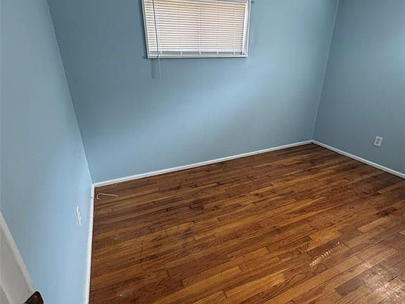 4th image of 10504 Earl Dr