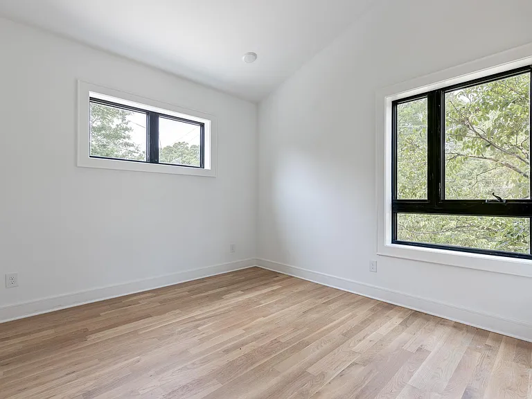 926A Washington St — Photo 17