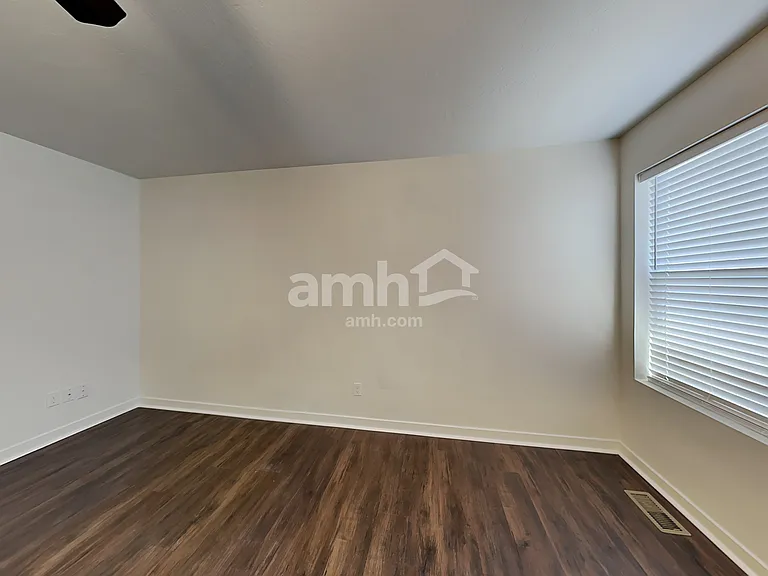 754 N Scotney Ave — Photo 8