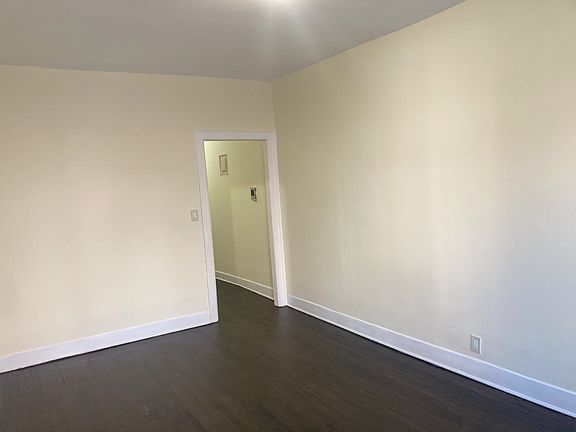 5th image of 45-54 39th Pl Unit 2E