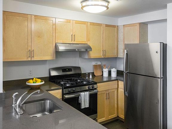 3rd image of 695 Atlantic St #1002