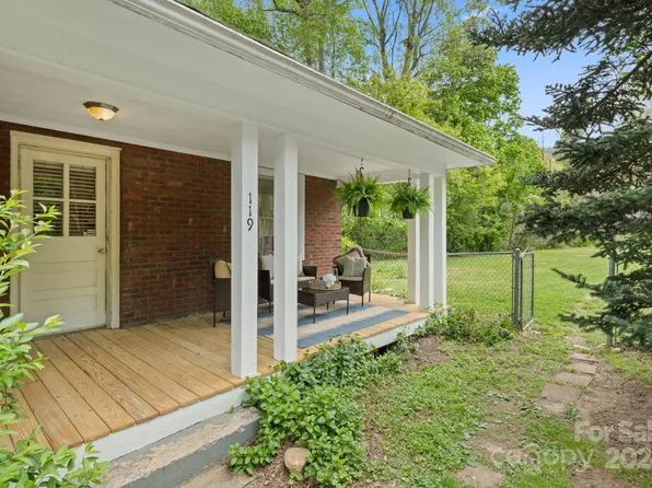 119 Powell St, Swannanoa, NC 28778