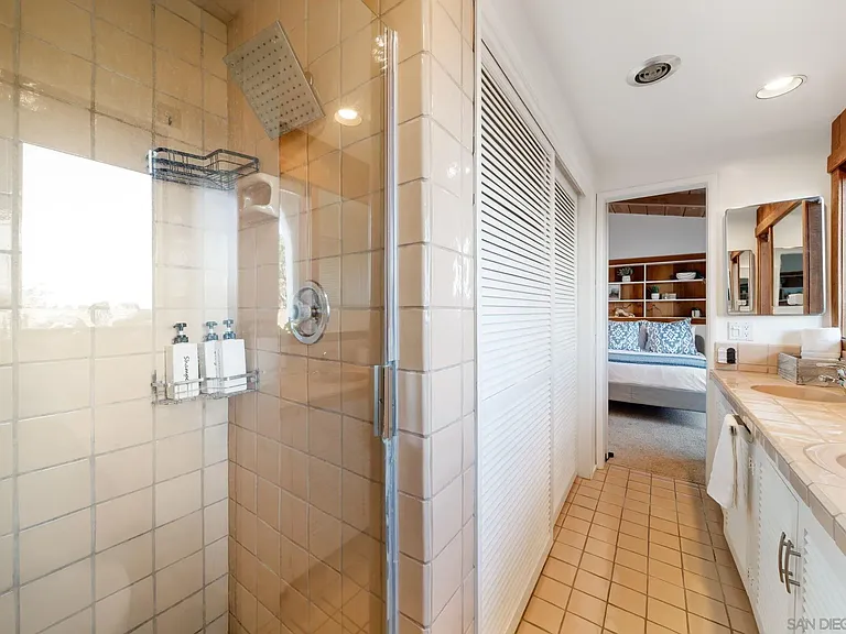 5643 Linda Rosa Ave — Photo 40