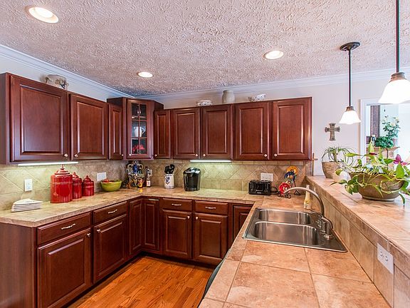 5th image of 25576 Jomean Dr