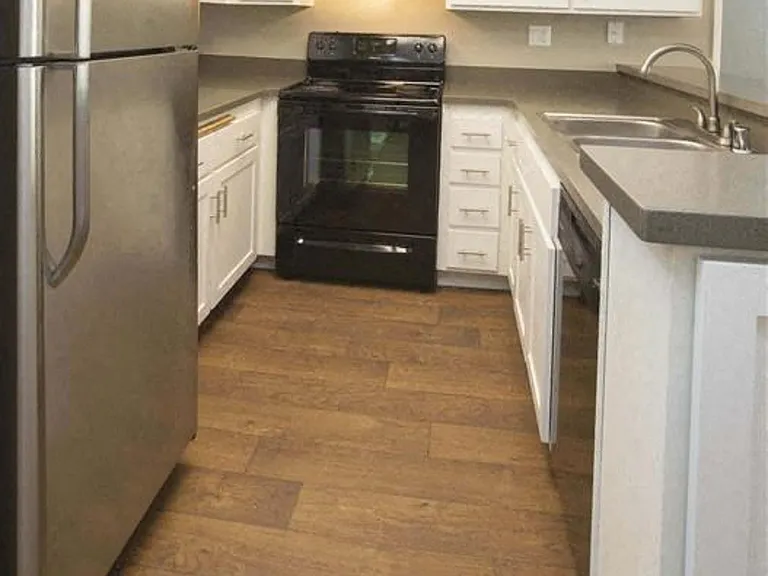 1099 Capitol Dr. — Photo 17