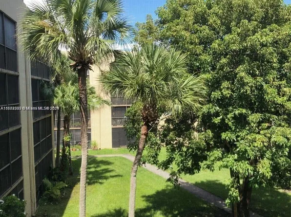 8625 NW 8th St APT 316, Miami, FL 33126