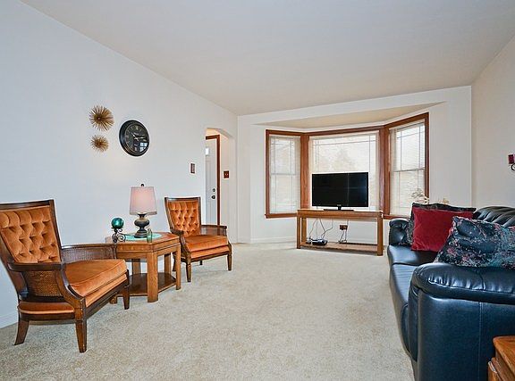 3rd image of 9352 S Richmond Ave