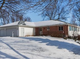 401 3rd St S, Coggon, IA 52218