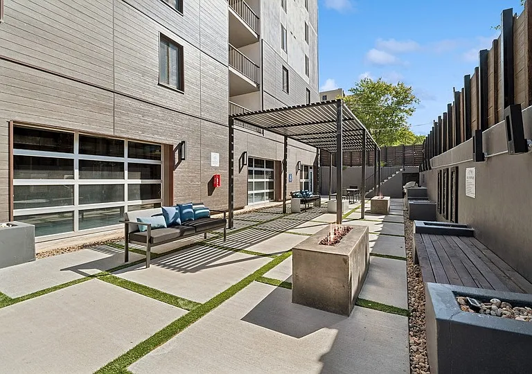 Arrive 800 Penn — Photo 50