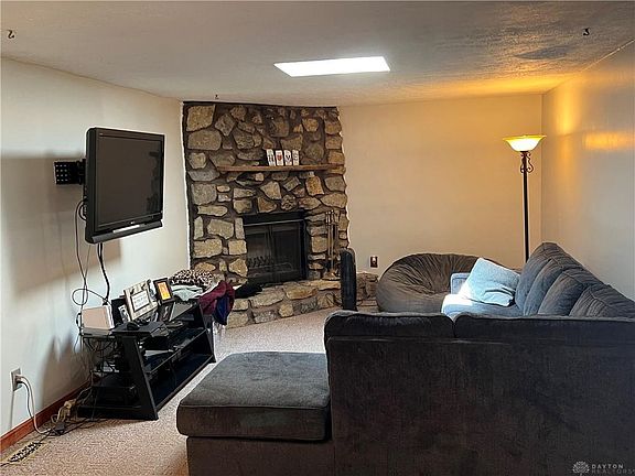 3rd image of 919 Hile Ln