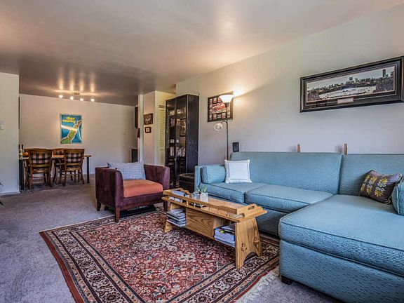 2nd image of 2025 E Greenwich Ave Unit 305