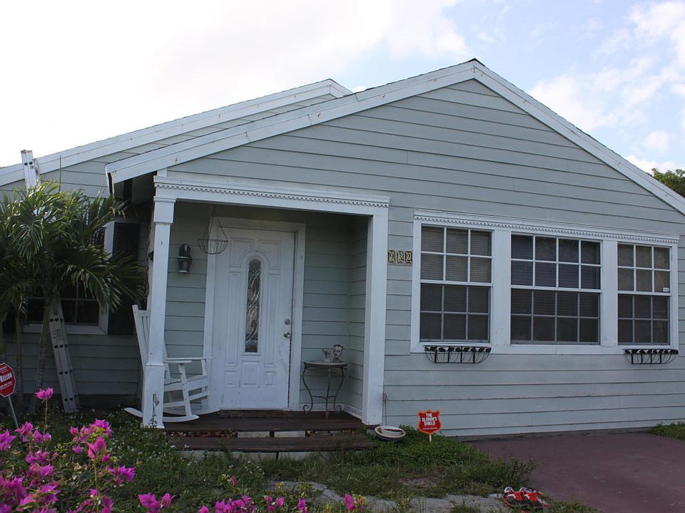 2nd image of 932 SE 4th Ave