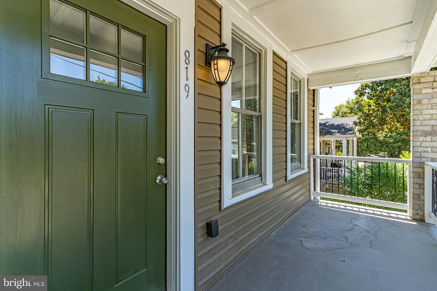 819 57th Pl photo 1
