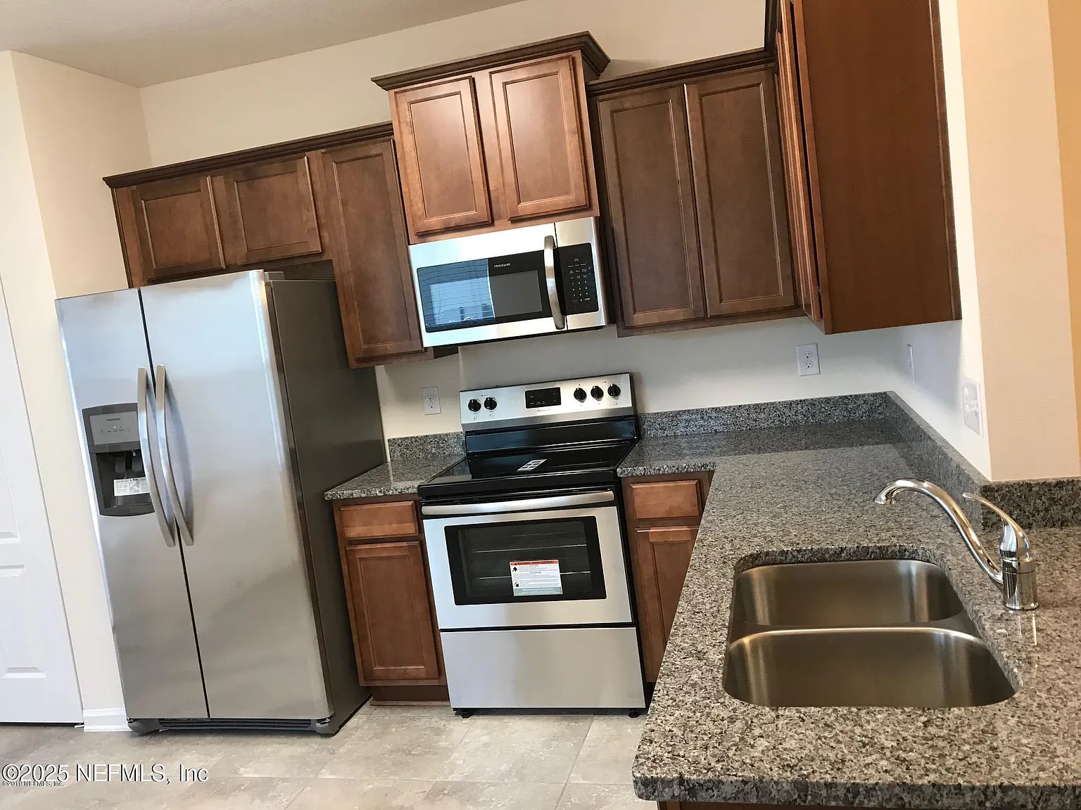 3 bed, 2.5 bath, 1502 sqft, $2,000 — Photo 4