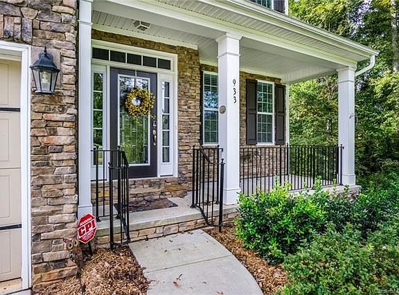 2nd image of 933 Autumn Glen Ct