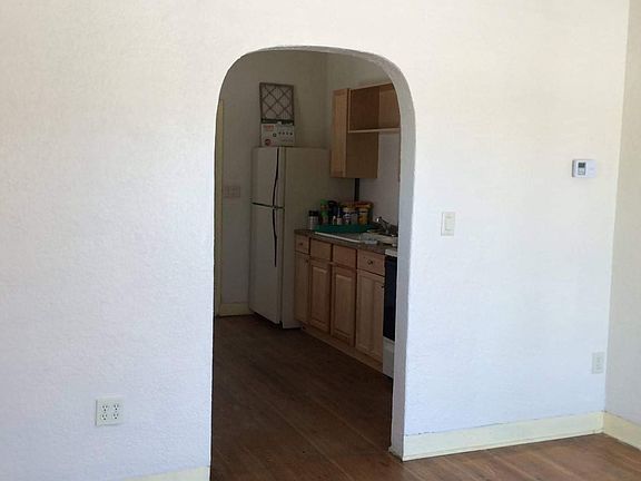2nd image of 1023 S Meyer Ave