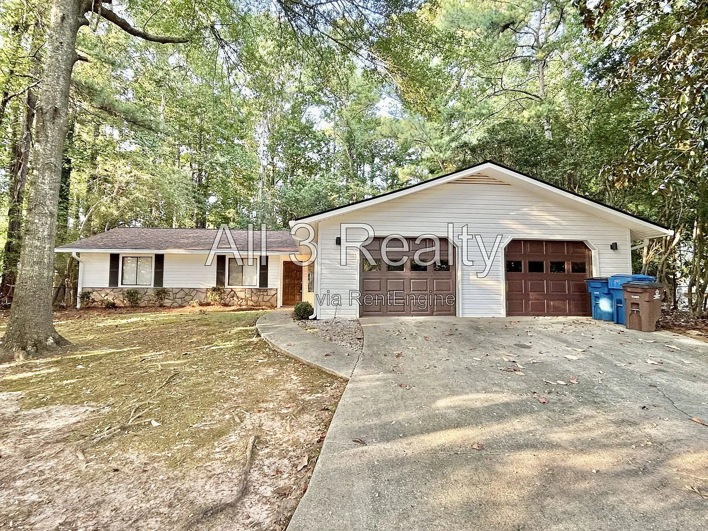 3 bed, 2.0 bath, 1696 sqft, $2,395 — Photo 1