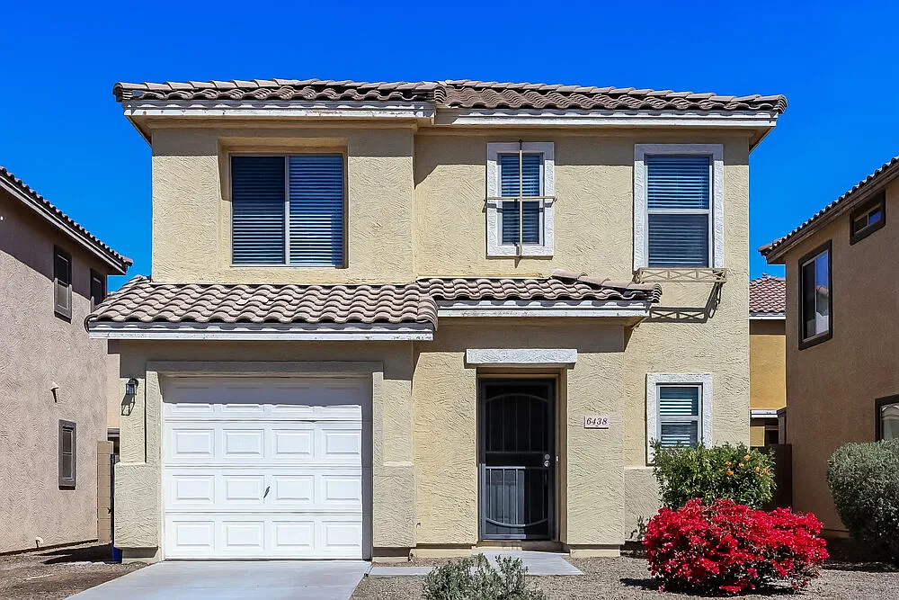 3 bed, 2.5 bath, 1275 sqft, $1,920 — Photo 1